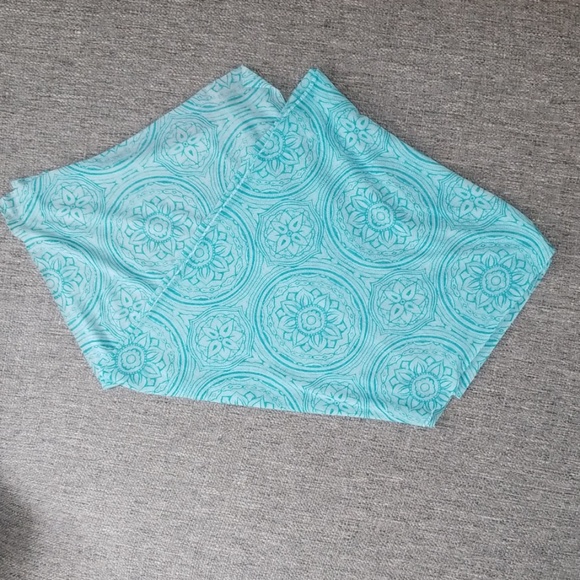 EUC, Soft, Light Blue & White Scarf - Picture 3 of 3